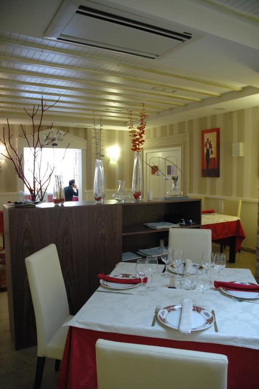 Hotel Ideal Villarrobledo Buitenkant foto