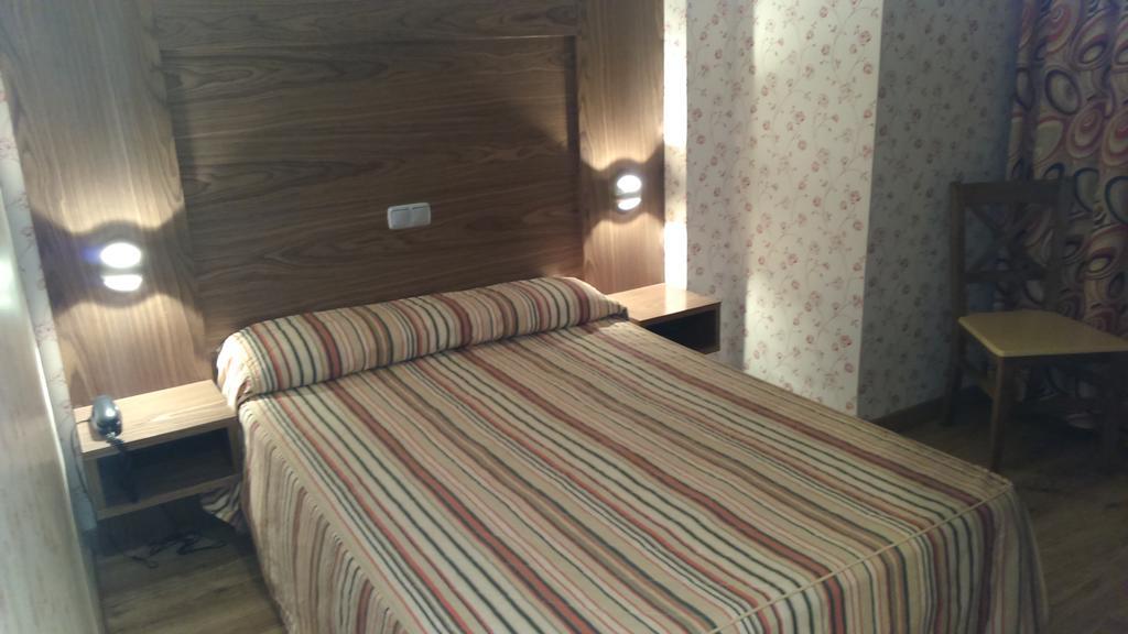 Hotel Ideal Villarrobledo Buitenkant foto