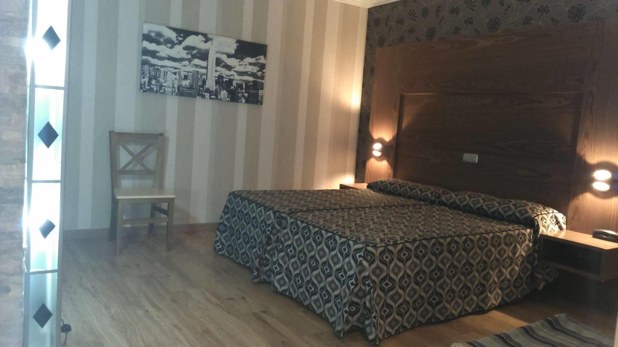 Hotel Ideal Villarrobledo Buitenkant foto