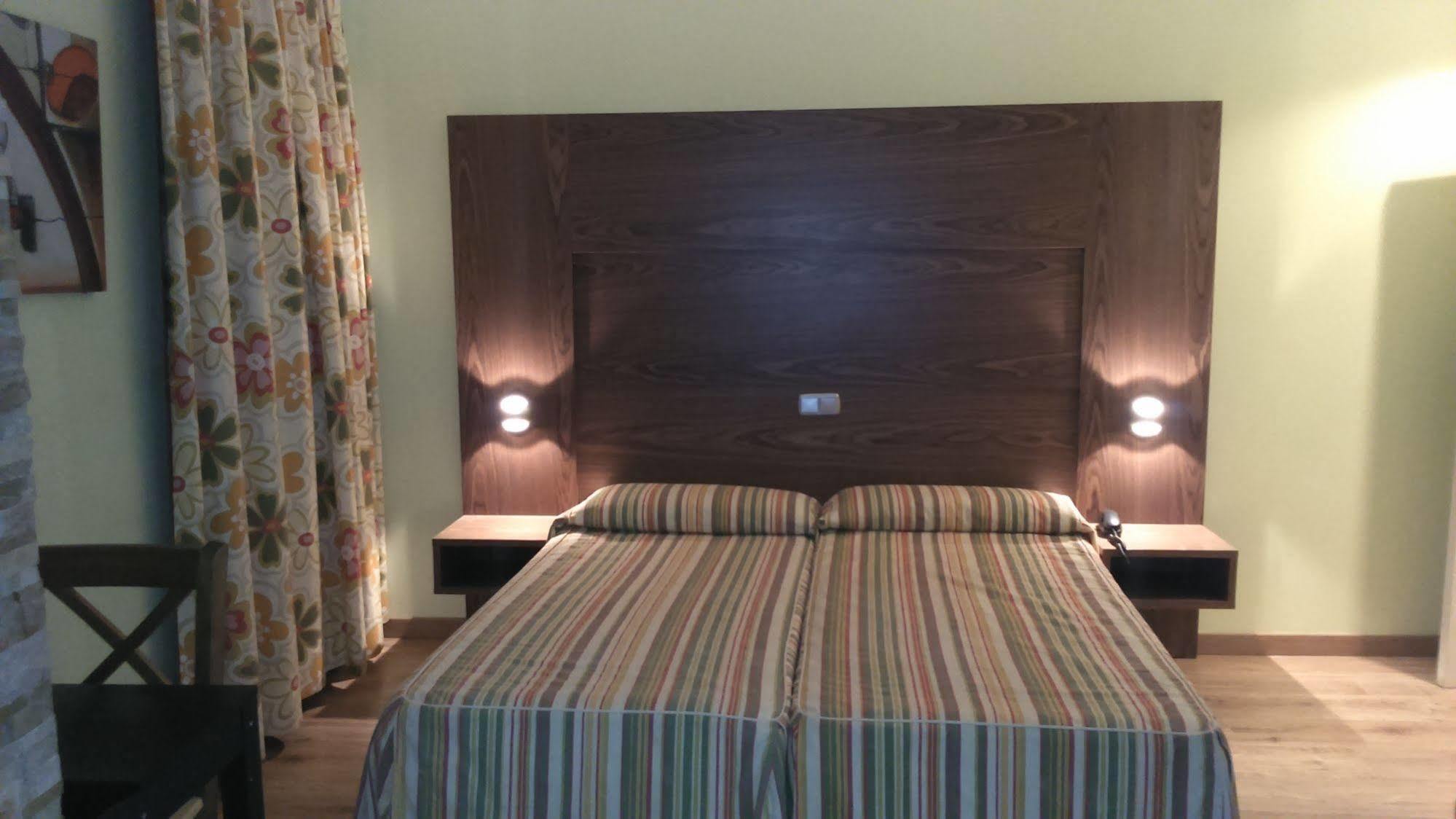 Hotel Ideal Villarrobledo Buitenkant foto