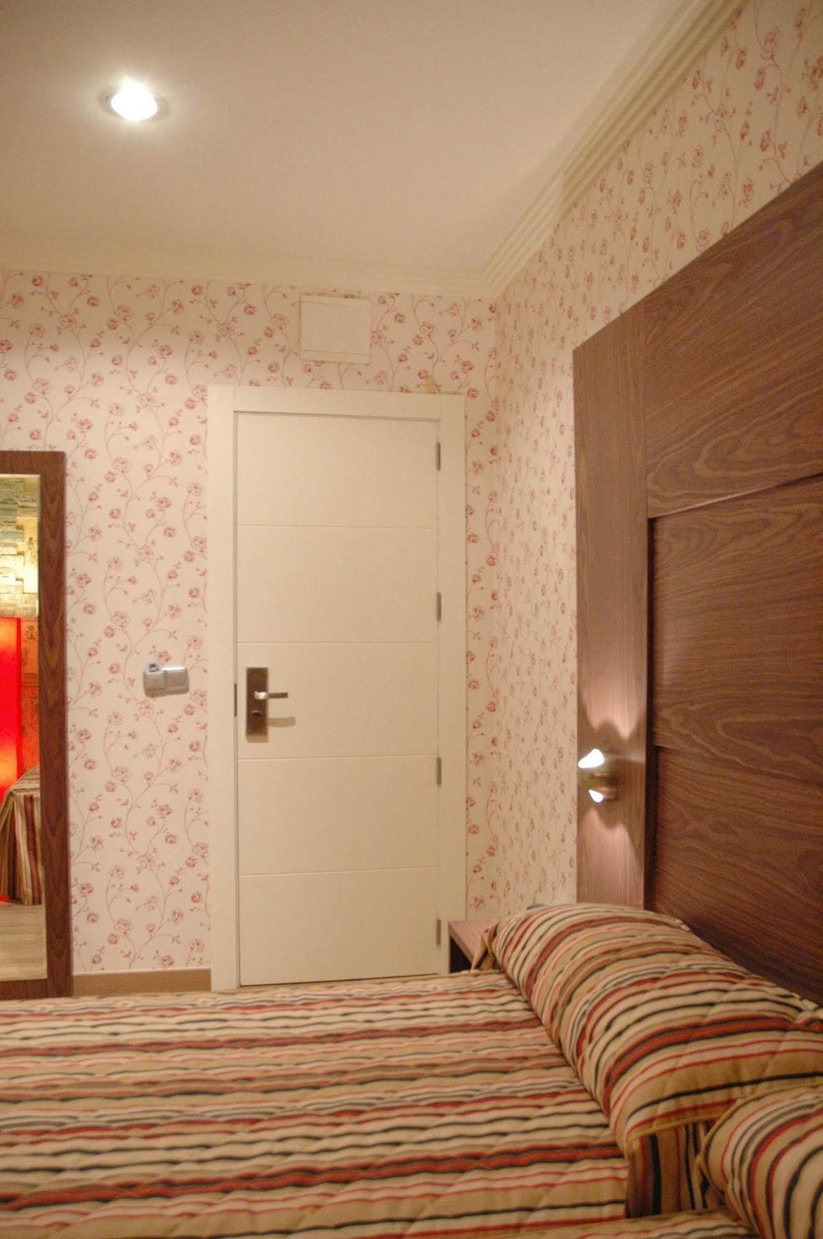 Hotel Ideal Villarrobledo Buitenkant foto